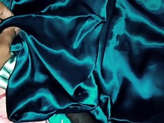 Satin silk handjob porn - Chachi ki green saree me muth mari (92)