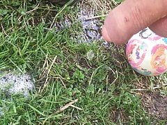 Smilis pissing outside