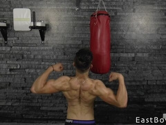 Kent Mills shows his incredible muscles after working out