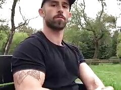 Successful wanking on the park bench