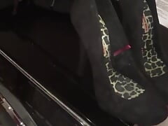 Cuming on black sexy heel tally