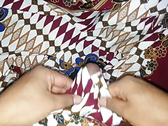 again fuck,cum  Aunty's lungi Textil Motif Batik AYU 526