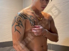 Gigantic pipe drizzles jizz