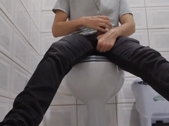 Cum-Shot on the veteran s floor