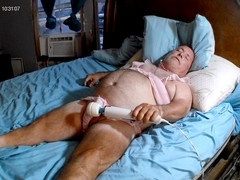 Magic vibrator brings covered up cutie to climax