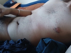 Desnudo en el sofá .