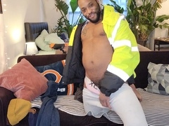 Kennie Jai treats you to a post-work solo session!