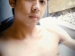 Afrizal ramadhan cowok ganteng mandi santai