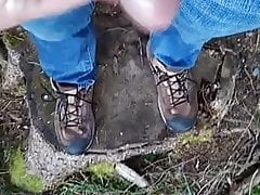 Schnell abgespritzt im Wald