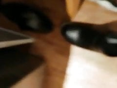 Wanking into milfs shoe