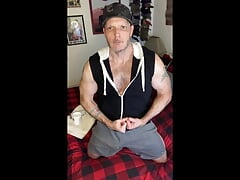 Muscle Bear Daddy Post-gym Stroke Session with Cumshot