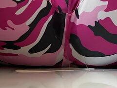 I piss in my pink Camouflage Leggings!