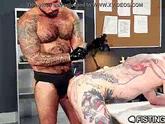 knuckleingCentral I'll train You How To Fist On Time