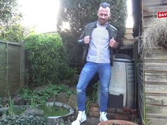 Totally Nude Winter Garden Wank - Dave London