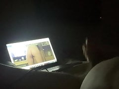 Cuck wanks over Hotwife arse