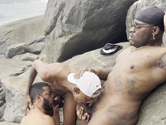 SANS A CONDOM HOOK-UP AT THE BEACH