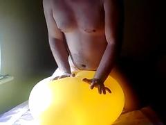 Weirdo is humping balloons to get off