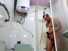 Provocando en la ducha bien enjabonado y tocandome