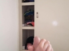 Mi novio se calienta y me envia un vid viniendose