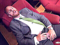 Big muscles, nice cock, grizzly