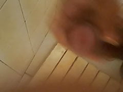Batendo uma no Banho