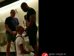 Hunk Gets Amateur Blowjob With Cum [censored]