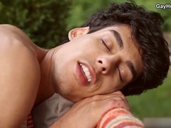 Scorching hot bareback hookup action