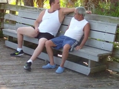 Gordito se la mete a abuelo en publico56