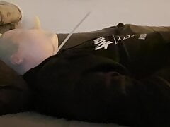 BHDL - LATEXGLOVE BREATHPLAY - COUNT THE SECONDS - Latexglove and Zip-Tie Breathplay three times in a row on the Couch.