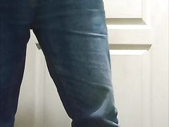 Quick handjob in the toilet 7