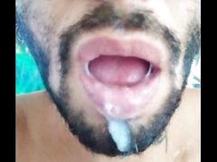 She make cum alot in his face