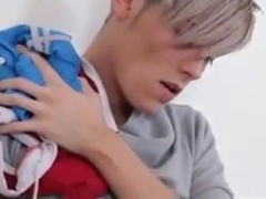 Twink Sniffs Schwimmer Bareback7777