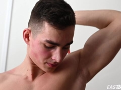 Emilion Reynolds flexing as he flaunts that body