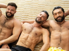 Hayden Harding and Zac Barrett in a threesome with HARD doggystyle