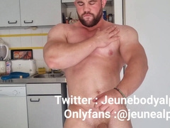 bodybuilder with well-lubed figure milks off and ripples