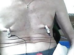 Brustwarzenfolter extrem