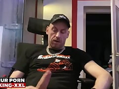 37 - PROLLKING XXL - BIG UNCUT COCK AIRMAX PLAYER