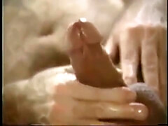 Dos amigos maduros heteros en un hotel