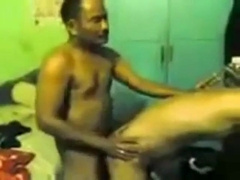 Homosexual Indo sans a condom Top sambil ngerokok