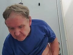 Andreas wichst auf Arbeit