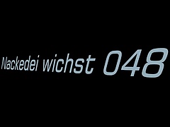 Nackedei wichst 048
