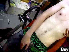 skinny chap Dustin Beeber masturbates solo and shoots a load