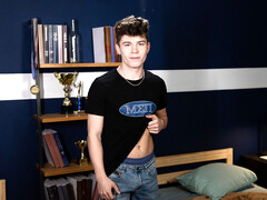 Horny frat lad Damian Night wants to drill Drake Von