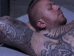 Tatted boy Strokes Off