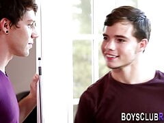 Gay amateur gets facialized