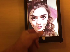 Maisie Williams cum tribute