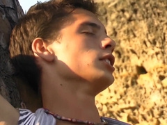 Woodland walk leads to a outdoor jack-festival for 2 pals!