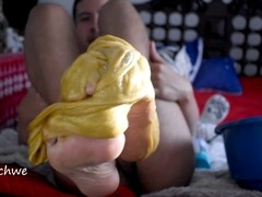 FEET SLAVE DRENCH IN GOLDEN SLIME