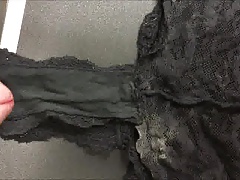 Mein Sperma in Lauras Tanga