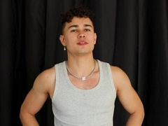 Kit Thorne gives a quick interview and looks hot too